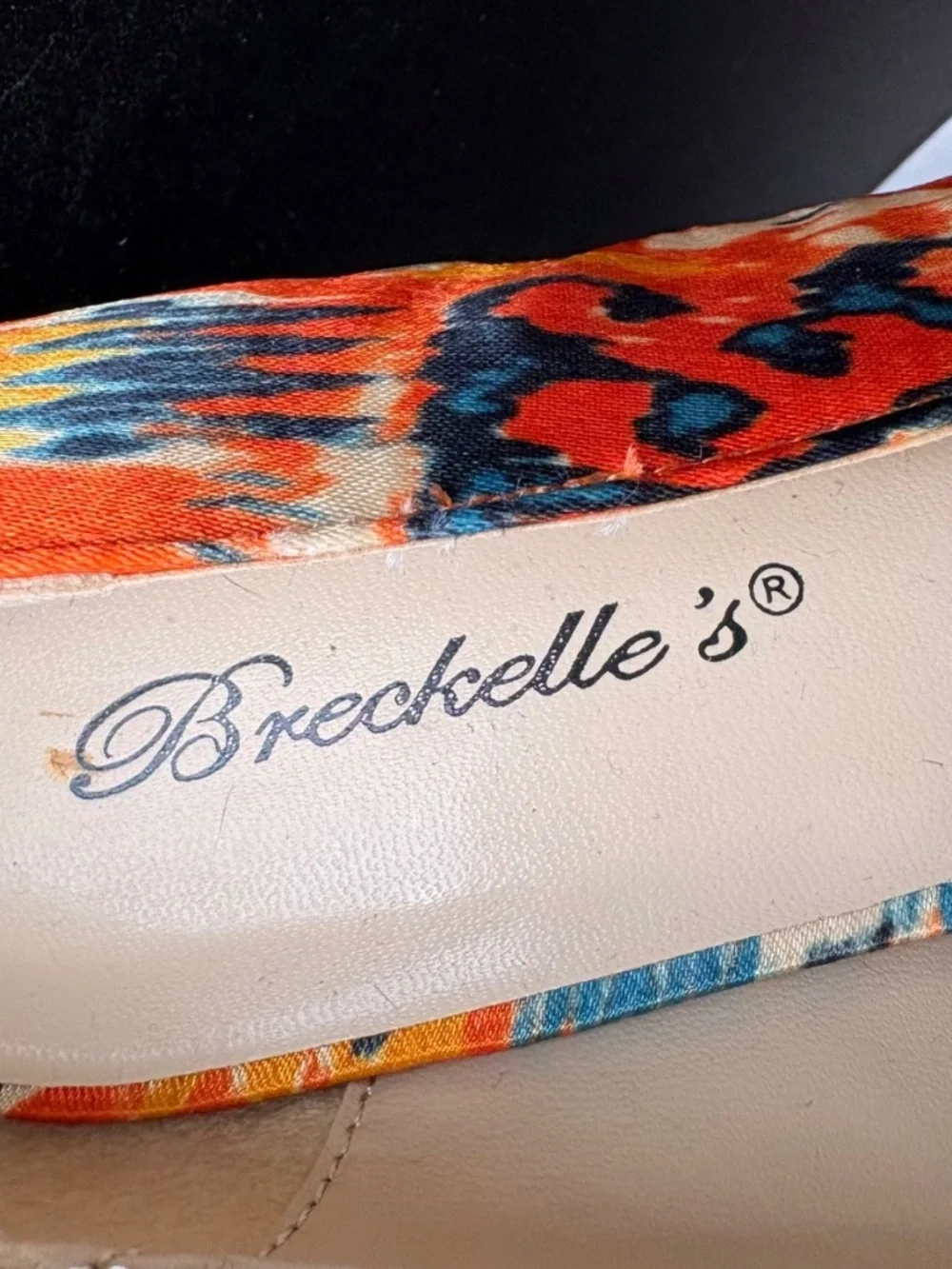 Breckelle's Platform Wedge Abstract Multicolor Fabric Women's Heels Size 9 - Picture 3 of 13